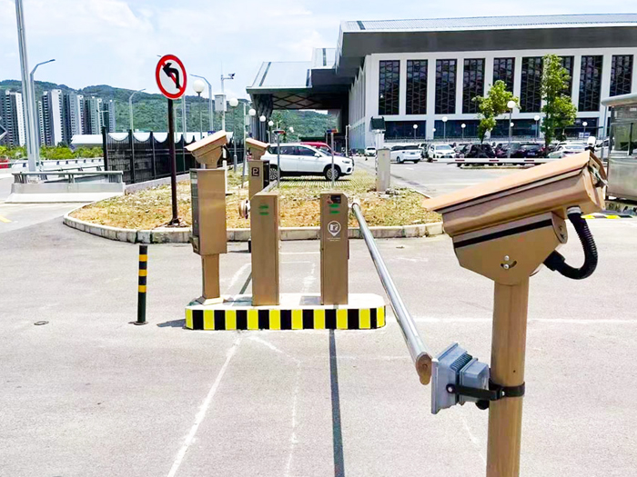 某會展中心采用 “安快” 一進一出直桿道閘停車管理